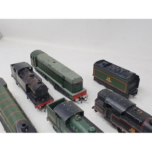 634 - Five unboxed Hornby-Dublo 3-rail Locomotives including 0-6-2T in Southern region green livery, 2-6-4... 