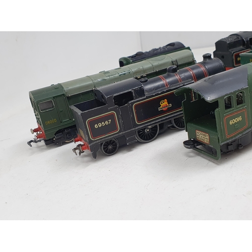 634 - Five unboxed Hornby-Dublo 3-rail Locomotives including 0-6-2T in Southern region green livery, 2-6-4... 