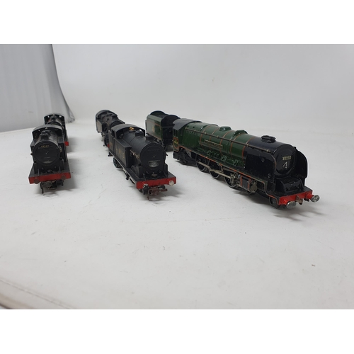 637 - Five unboxed Hornby-Dublo 3-rail Locomotives including three 0-6-2T Locomotives (two in BR black and... 