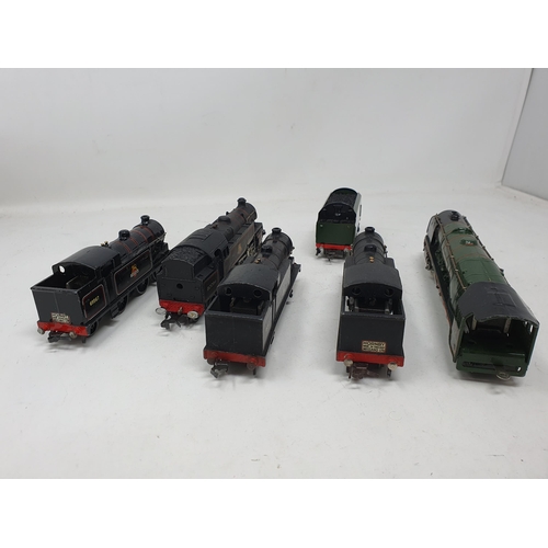 637 - Five unboxed Hornby-Dublo 3-rail Locomotives including three 0-6-2T Locomotives (two in BR black and... 