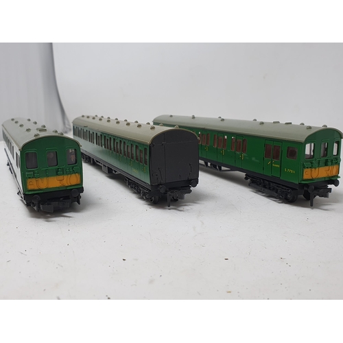 645 - Hornby Dublo Suburban DMU Power Unit with two Coaches, unboxed