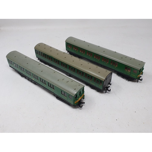 645 - Hornby Dublo Suburban DMU Power Unit with two Coaches, unboxed