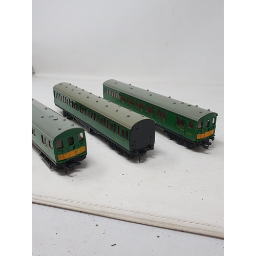 646 - Three unboxed Hornby Dublo Southern Suburban DMU Coaches