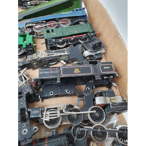 659 - A tray of Hornby Dublo and Acho Locomotives for spares and repairs