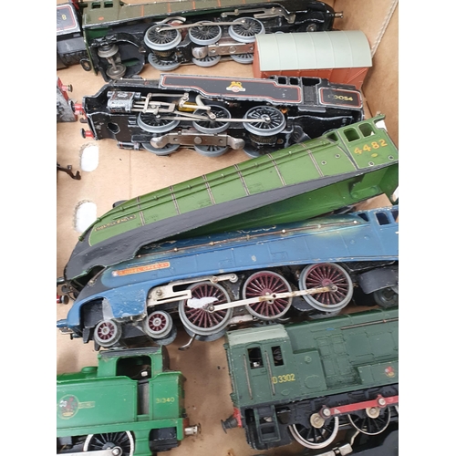 659 - A tray of Hornby Dublo and Acho Locomotives for spares and repairs