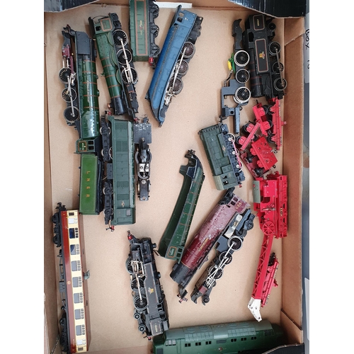 660 - A tray of Hornby Dublo Locomotives and Coaches, mainly for spares and repairs