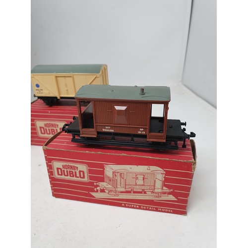 662 - Twenty four boxed Hornby Dublo 2-rail Wagons including 4678 Shell Tank Wagon, , 4648 low sided Wagon... 