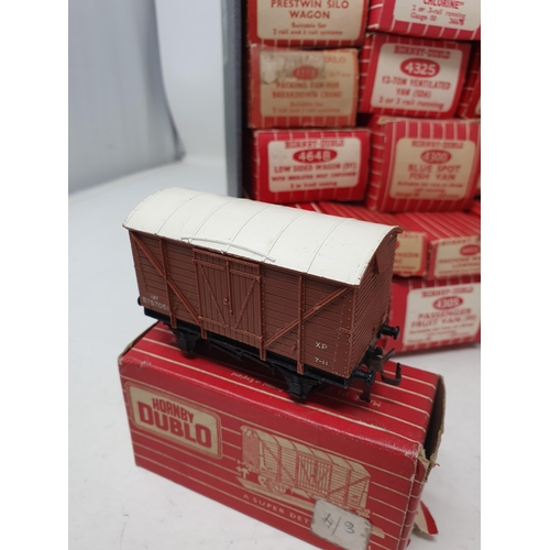 662 - Twenty four boxed Hornby Dublo 2-rail Wagons including 4678 Shell Tank Wagon, , 4648 low sided Wagon... 