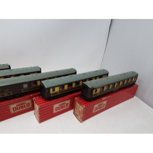 666 - Five boxed Hornby Dublo Pullman Coaches including 3x 4035 'Aries', 4036 'Car No.74' and 4037 'Car No... 