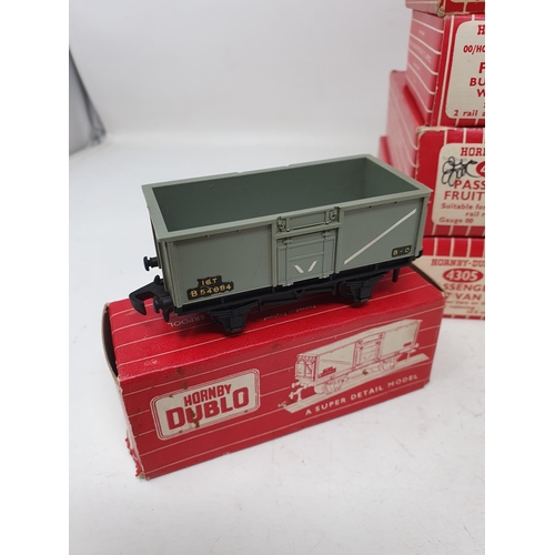 673 - Twenty four boxed Hornby Dublo 2-rail Wagons