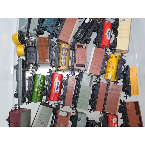 683 - Box containing approximately 40 unboxed Hornby Dublo Wagons