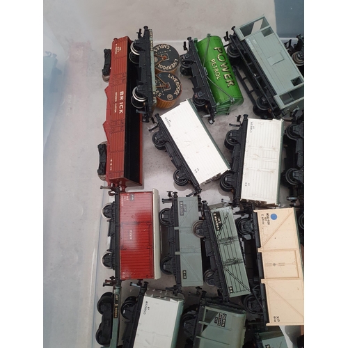 685 - Box containing 40 unboxed Hornby Dublo Wagons