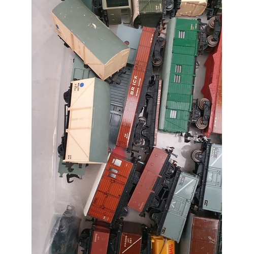 686 - Box containing 40 unboxed Hornby Dublo Wagons