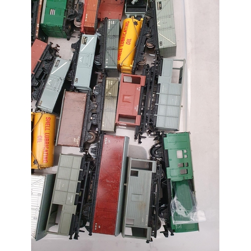 686 - Box containing 40 unboxed Hornby Dublo Wagons