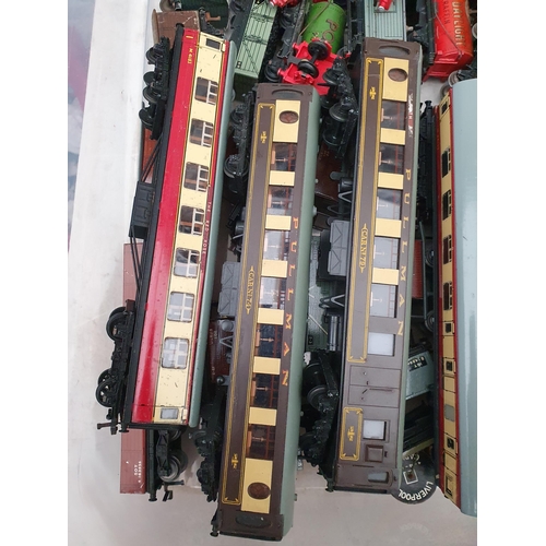 689 - Box containing seven unboxed Hornby Dublo Coaches, Breakdown Crane and approximately 32 Wagons