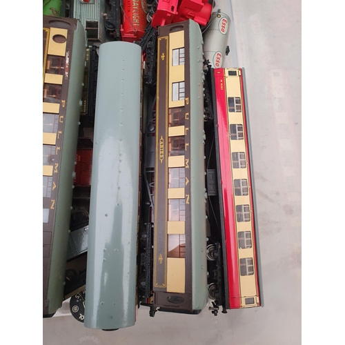 689 - Box containing seven unboxed Hornby Dublo Coaches, Breakdown Crane and approximately 32 Wagons