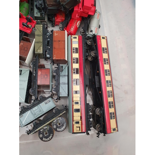 689 - Box containing seven unboxed Hornby Dublo Coaches, Breakdown Crane and approximately 32 Wagons