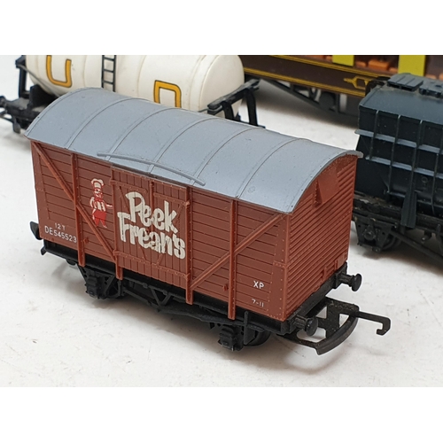 713 - An unboxed Wrenn 00 gauge Brighton Belle Pullman and six unboxed Wrenn Wagons