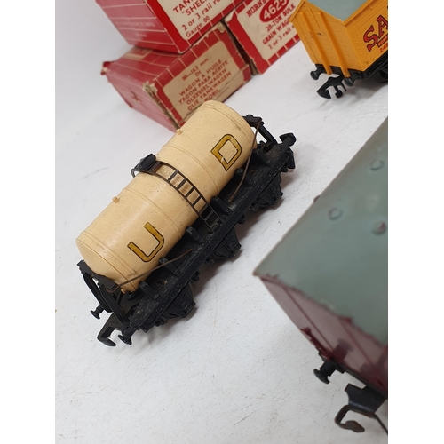 717 - A box of approximately 40 unboxed Hornby Dublo 2-rail Wagons and six boxed/part boxed Wagons