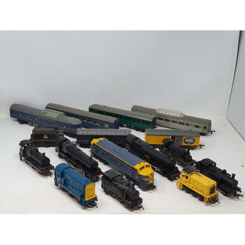 747 - A box of Triang 00 gauge Locomotives and Rolling Stock, many A/F and incomplete, some boxed