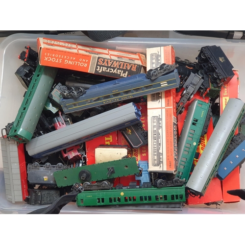 747 - A box of Triang 00 gauge Locomotives and Rolling Stock, many A/F and incomplete, some boxed