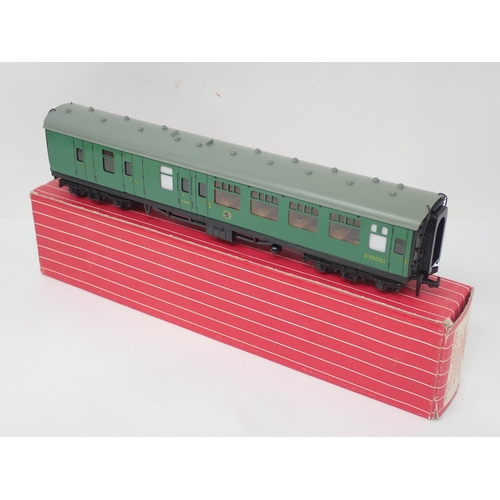 7 - Hornby Dublo 2x 4054 and 1x 4055 SR Corridor Coaches, boxed, unused in mint condition. Boxes general... 