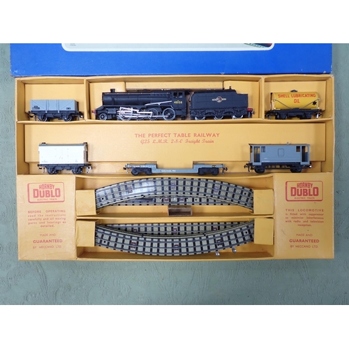 12 - Hornby Dublo G25 2-8-0 Freight Set in mint condition, has been lightly run. Box base in superb condi... 