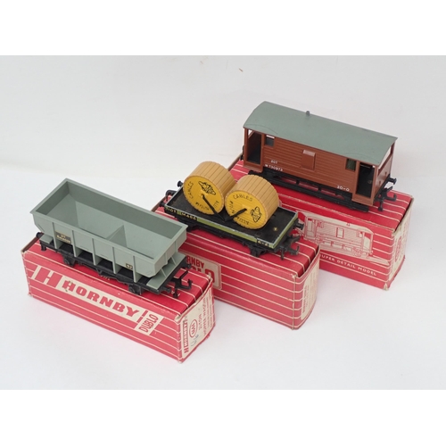 33 - Three Hornby Dublo Wagons including 4644 Hopper Wagon, 4646 Low-sided Wagons with aluminium cable dr... 