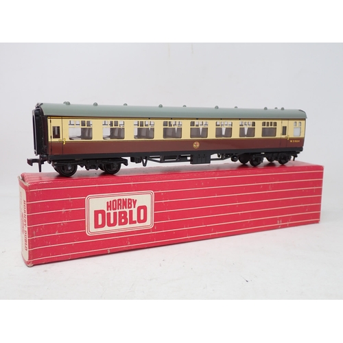 39 - Seven boxed Hornby Dublo 2-rail Coaches. 4050, 4053, 4054, 4060, 4075 and 2x 4078. All Ex plus to ne... 