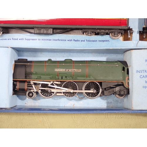 40 - Hornby Dublo EDP12 'Duchess of Montrose' matt Passenger Set, contents in mint condition, box in exce... 