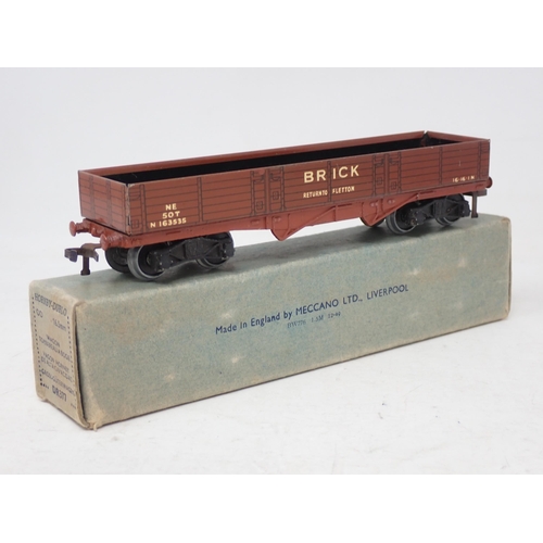45 - Hornby Dublo very rare D1 High Capacity Wagon, 1st post-war issue with black wheels in mint conditio... 