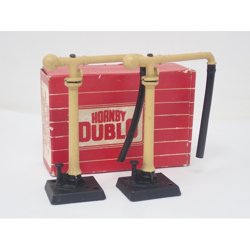 50 - Hornby Dublo 5095 pair of buff Water Cranes, mint, box VG, and 054 Railway Station Personnel, mint, ... 