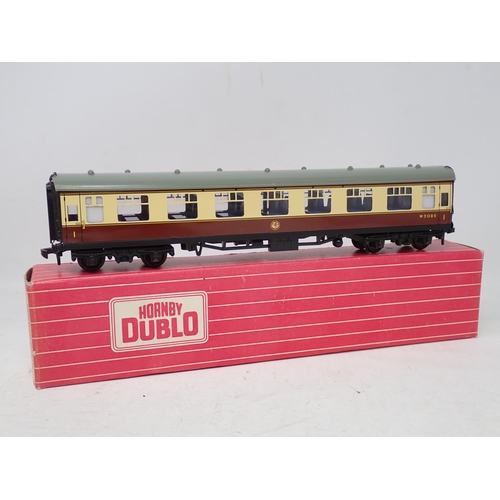 57 - Seven boxed Hornby Dublo BR and WR super detailed Coaches, near mint to mint. Some coaches unused, c... 