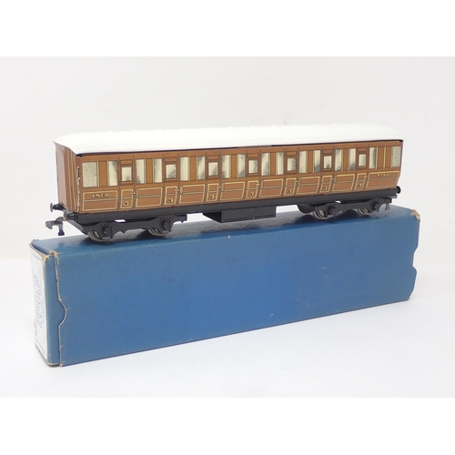 59 - Hornby Dublo NE all 3rd Coach, boxed. Model in mint condition, box is a June 1952 in near perfect co... 