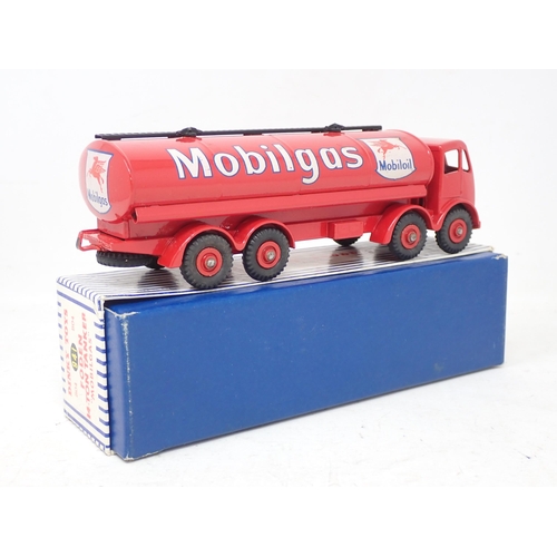 187 - Dinky Toys 941 Foden 'Mobilgas' Tanker, boxed