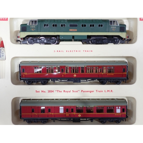 255 - Hornby Dublo 2034 Royal Scot Passenger Set, excellent with literature