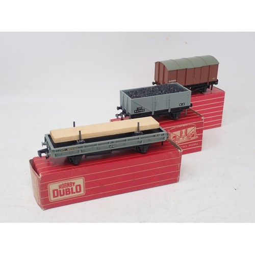 662 - Twenty four boxed Hornby Dublo 2-rail Wagons including 4678 Shell Tank Wagon, , 4648 low sided Wagon... 