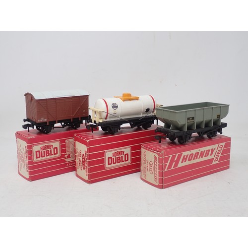 662 - Twenty four boxed Hornby Dublo 2-rail Wagons including 4678 Shell Tank Wagon, , 4648 low sided Wagon... 