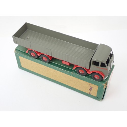 359 - Dinky Supertoys 501 1st type Foden 8-wheel Wagon in grey with red chassis, boxed