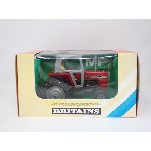 423 - Britains 9513 Sanderson Forklift Truck, 9529 Massey-Ferguson Tractor and 9650 Land Rover and Trailer... 