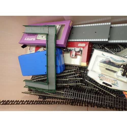 169 - A box of Accessories including Peco 00 gauge Points, Flexicurve and Set Track, Hornby R564 Farm Peop... 