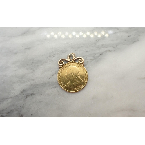 199 - A Victorian half Sovereign 1897 Pendant, approx 4.40gms all in