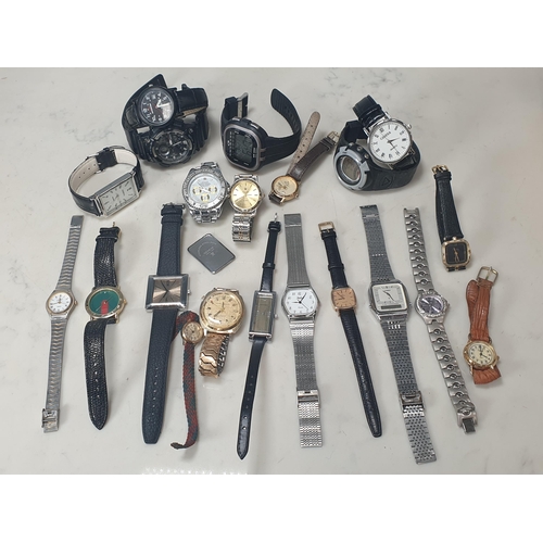 221 - A quantity of Ladies and Gents Wristwatches