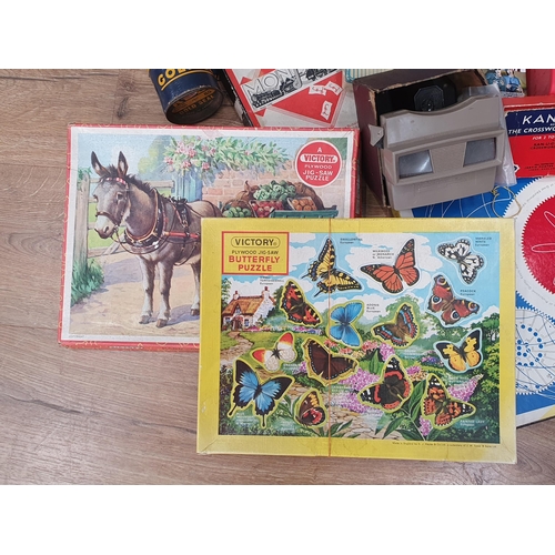 289 - A box of assorted Board Games including, Scrabble, Draughts, a Viewfinder, a Staunton Chess Set. etc... 