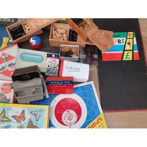 289 - A box of assorted Board Games including, Scrabble, Draughts, a Viewfinder, a Staunton Chess Set. etc... 