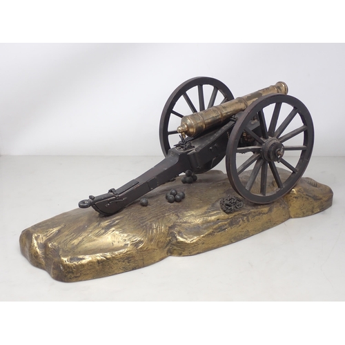 1181 - A well built scale Model of a 19th Century Royal Artillery Field Cannon with wooden wheels and carri... 