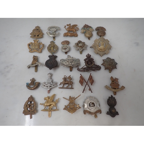 1175 - Approximately 100 British Army Cap, Shoulder and other Badges