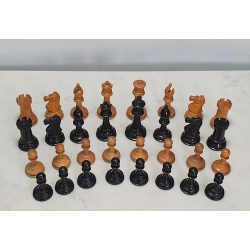 407 - A good quality box wood and ebony complete Chess Set, possibly Jaques Staunton or Frank H Ayres, wit... 