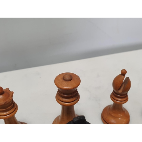 407 - A good quality box wood and ebony complete Chess Set, possibly Jaques Staunton or Frank H Ayres, wit... 