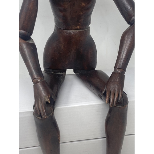 474 - A 19th Century Lay Figure with well carved face and working ball sockets 2ft 2in H